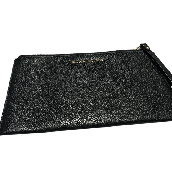 Michael Kors Handbags - Michael Kors jet set Saffiano Leather Wristlet